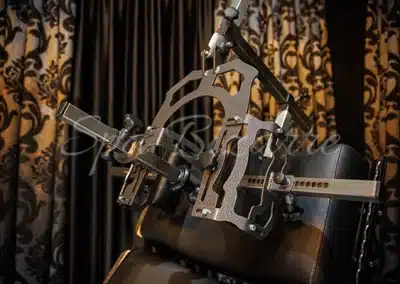 BDSM-Spielzimmer im Dominastudio Dielsdorf nahe Zürich – Peitschen, Bondage, Maschinen und Fetisch-Möbel