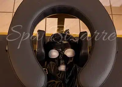 Atmosphäre im Fetisch- und Dominastudio Dielsdorf nahe Zürich – diskrete Location für Femdom-Sessions