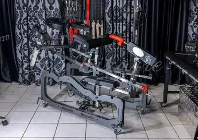 Prügelbank im BDSM-Studio Dielsdorf bei Zürich – stabile Spanking-Bank für softe bis intensive Sessions