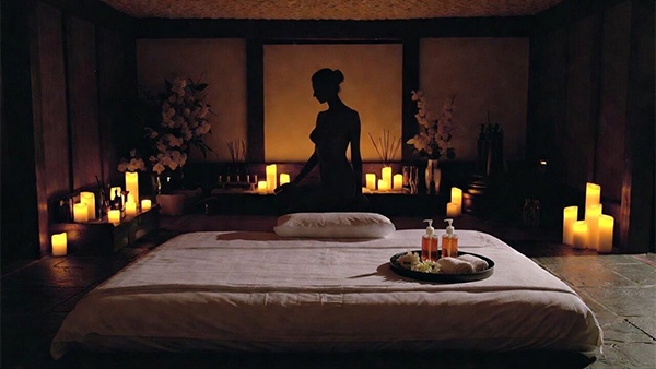 Entspannendes Massageambiente für Lingam-Massage nahe Zürich – Tantrische Atmosphäre in Dielsdorf